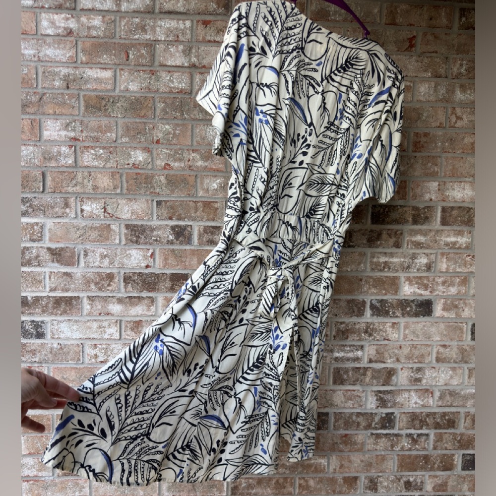 Marine Layer Classic Floral Print Dress in Deep V-Neck Button up soft - Picture 7 of 16